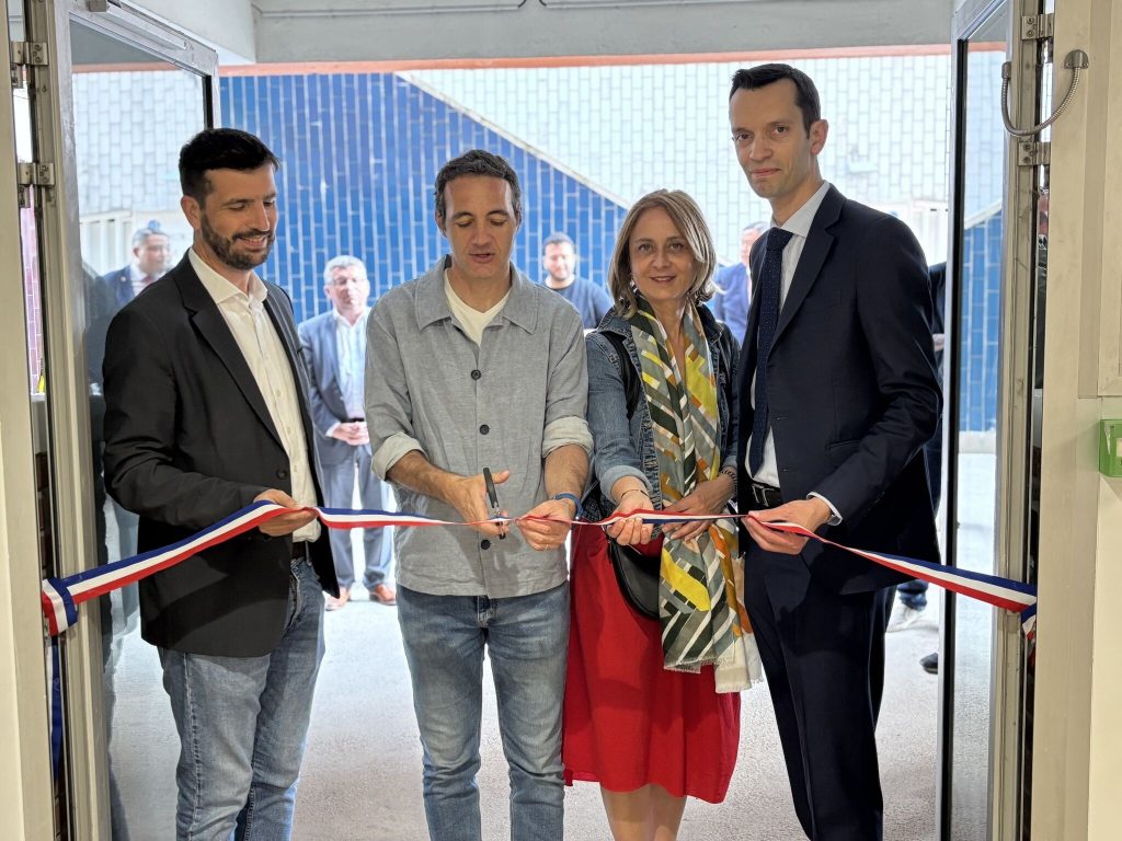 Inauguration du PC Sécurité de la dalle du Front de Seine Beaugrenelle en présence de Goulwen Le Galle, Nicolas Bonnet-Oulaldj, Sylvie Angeloni et Jacques-Henri Semelle entrain de couper le ruban
