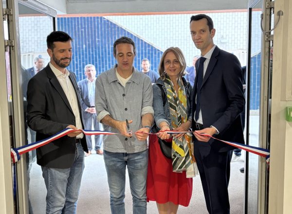 Inauguration du PC Sécurité de la dalle du Front de Seine Beaugrenelle en présence de Goulwen Le Galle, Nicolas Bonnet-Oulaldj, Sylvie Angeloni et Jacques-Henri Semelle entrain de couper le ruban